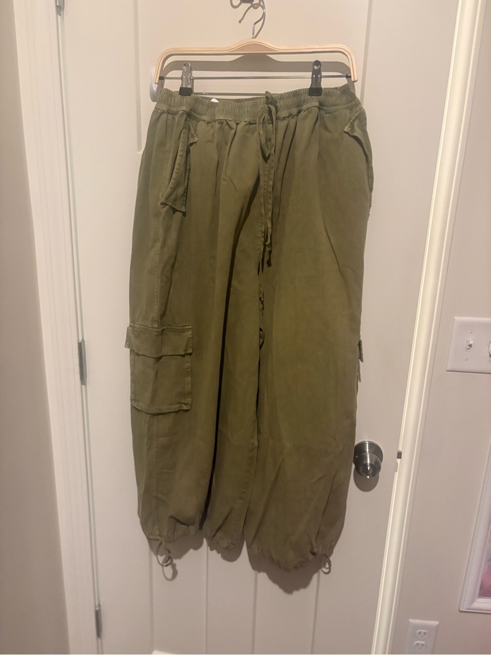 Free People Bobbi Pull-On Cargo Trousers Small Army NWT - Picture 4 of 6